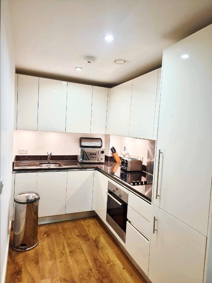 Your Riverside Home 2 With Private Balcony London Exterior foto